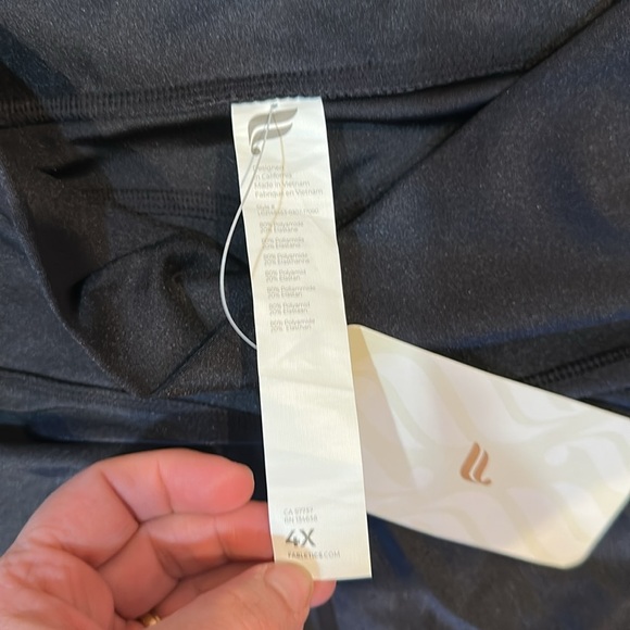 NWT! Fabletics Oasis Purelux High Waisted Shine 7/8 Leggings Black Pockets - Picture 5 of 9